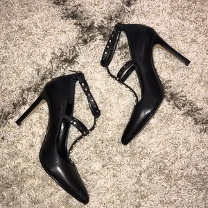 Banana Republic black pumps with gold details